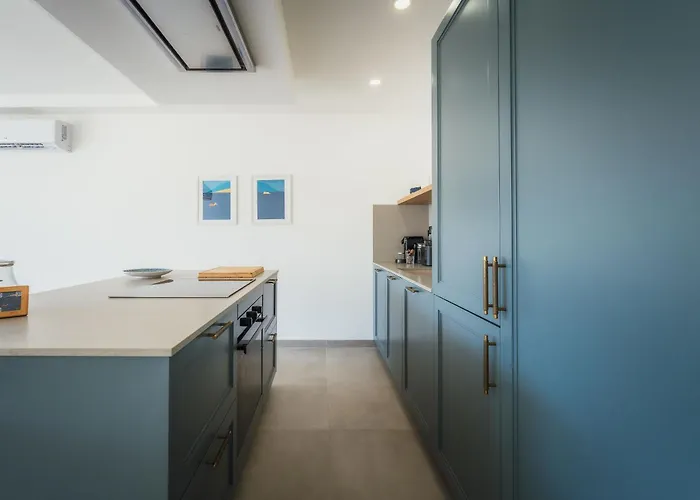 Skyview Penthouse With Pool, Sunsets And Bbq Area Apartment Qala